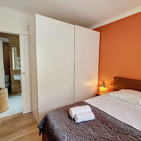 Henri Camille Real Estate- Santiago - 2 Bedrooms Close Croisette Cannes