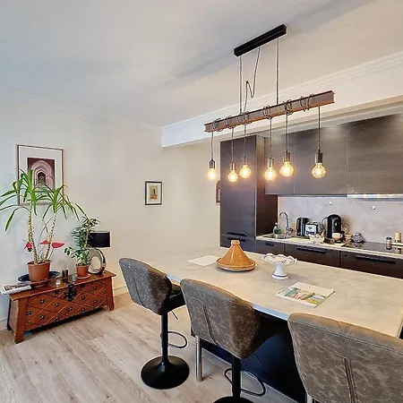 Henri Camille Real Estate- Santiago - 2 Bedrooms Close Croisette Cannes