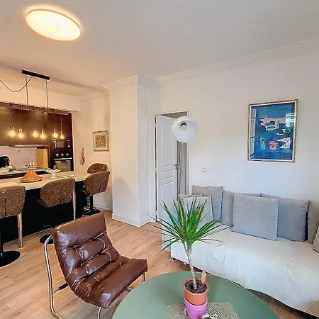 Henri Camille Real Estate- Santiago - 2 Bedrooms Close Croisette Holiday home *